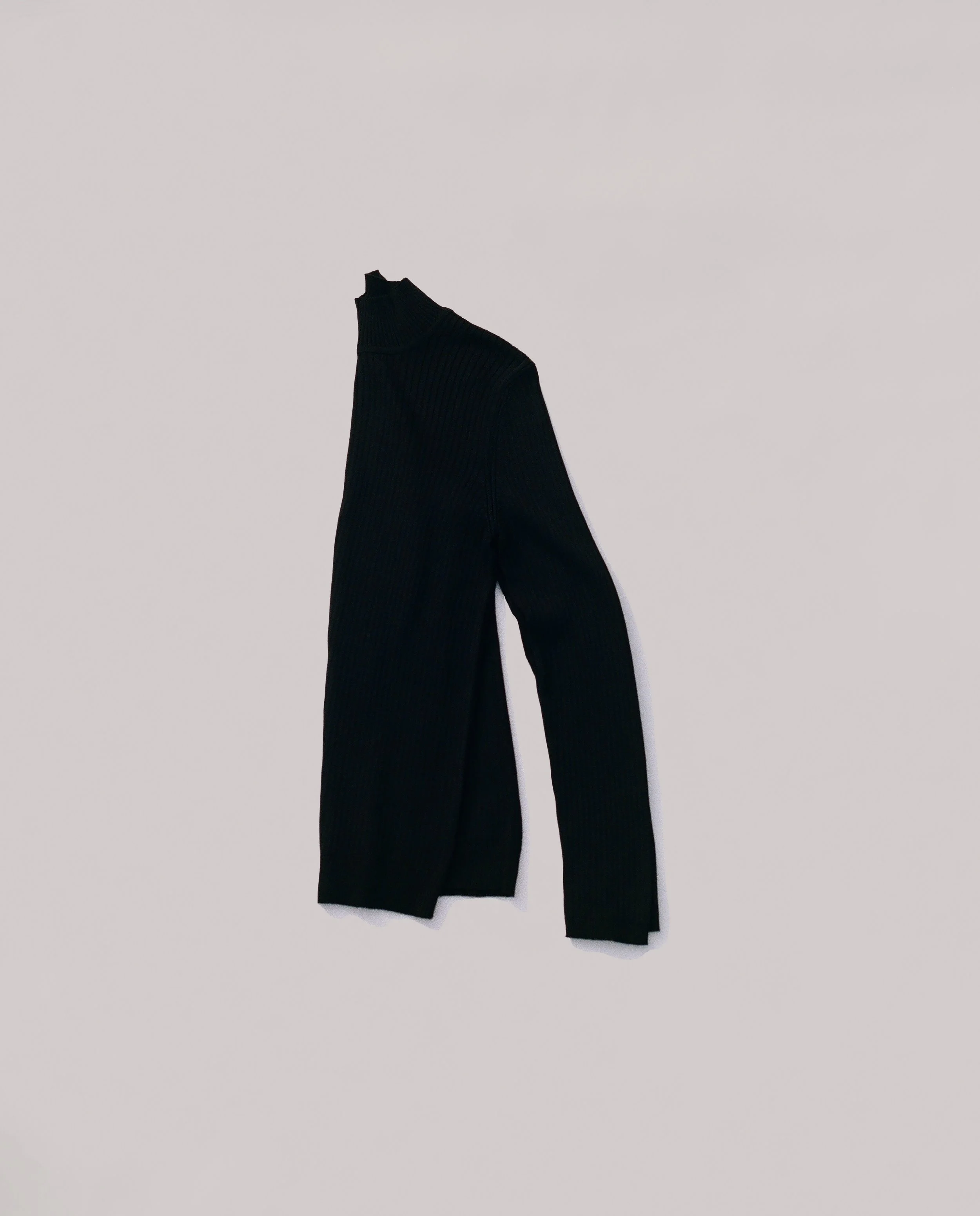 L/S MOCK NECK | 'NOIR' — UNE HEURES